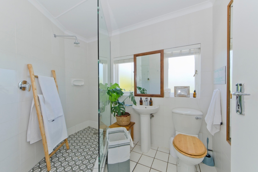 8 Bedroom Property for Sale in Leisure Isle Western Cape